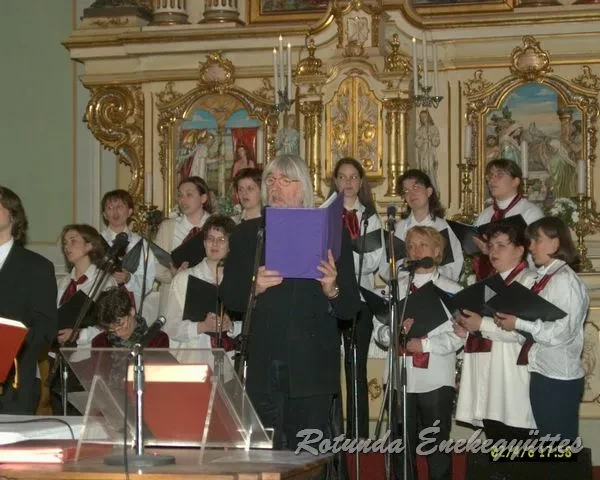 rotunda 2002 04