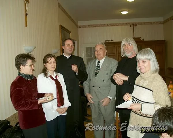 rotunda 2002 04 06