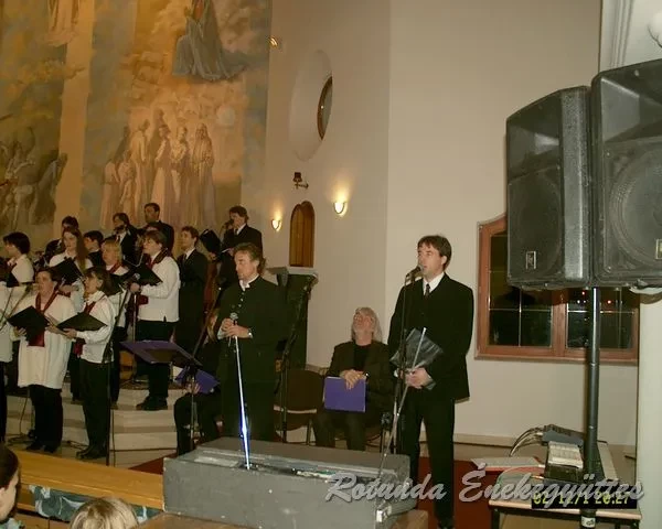 rotunda 2002 12 01